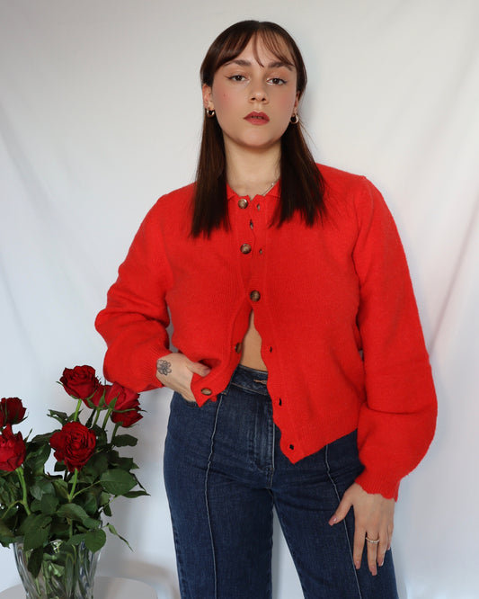 Le cardigan rouge
