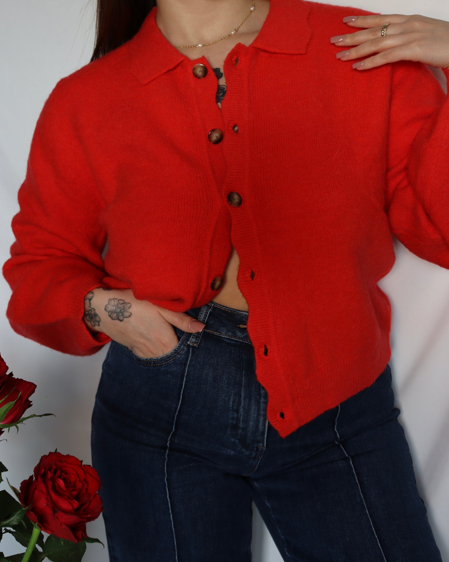 Le cardigan rouge