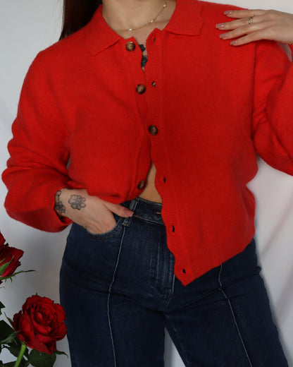 Le cardigan rouge